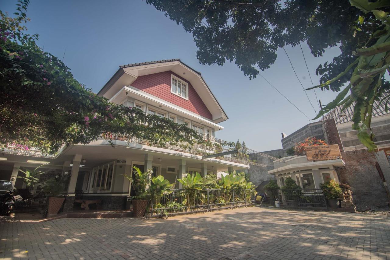 Front One Boutique Baluran Malang Otel Dış mekan fotoğraf