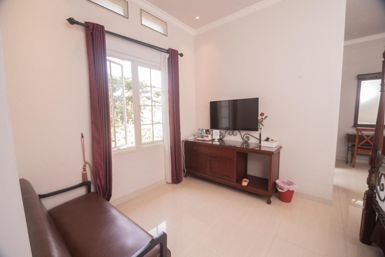 Front One Boutique Baluran Malang Otel Dış mekan fotoğraf