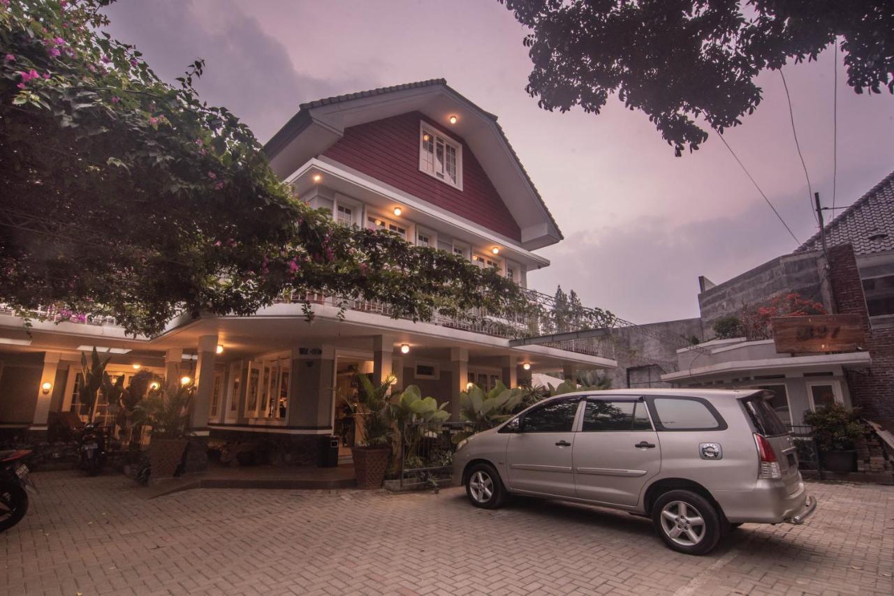 Front One Boutique Baluran Malang Otel Dış mekan fotoğraf